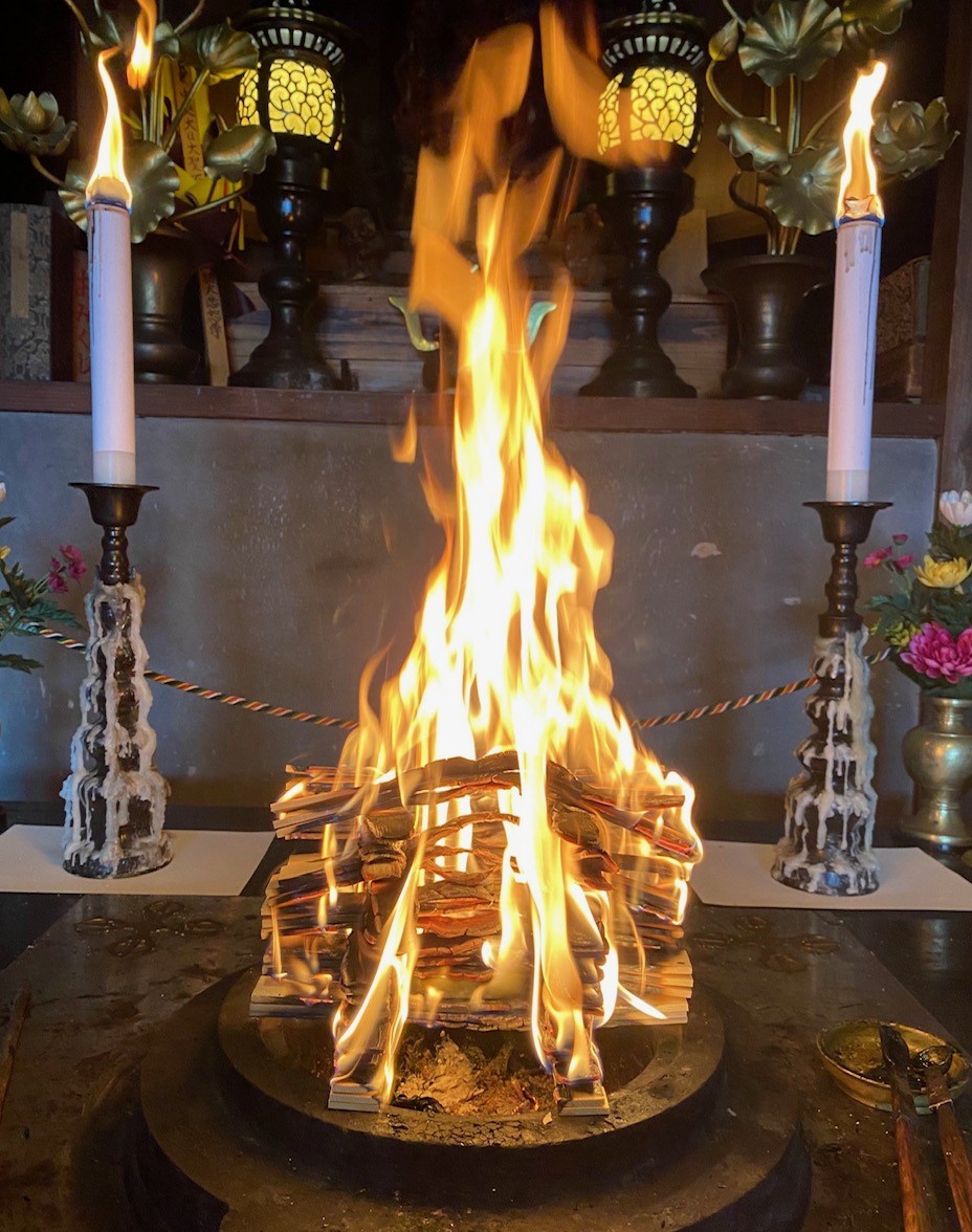 護摩焚きの様子